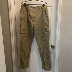 Wrangler Cargo pants. 38x34. Never worn